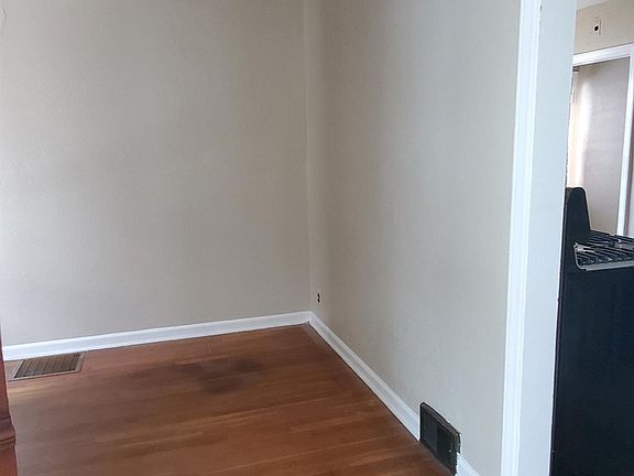 3rd image of 6233 Agnes Ave