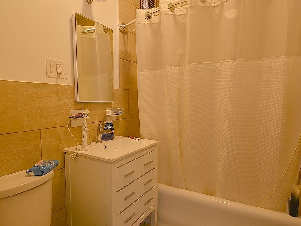 2nd image of 200 W 70th St APT 9A