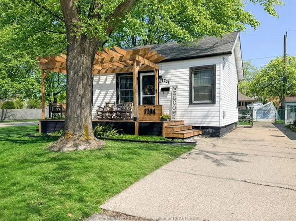 1704 Central Ave, Windsor, ON N8Y 3W2