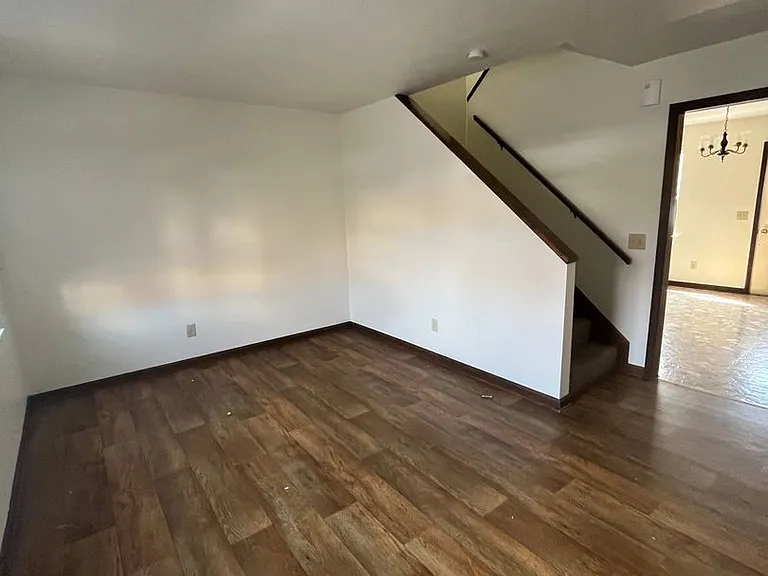 1621 Buttonwood Ct #B — Photo 3