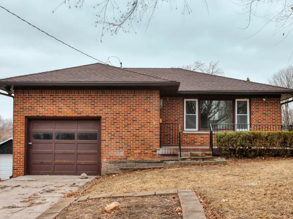 11 E Fulton Dr
