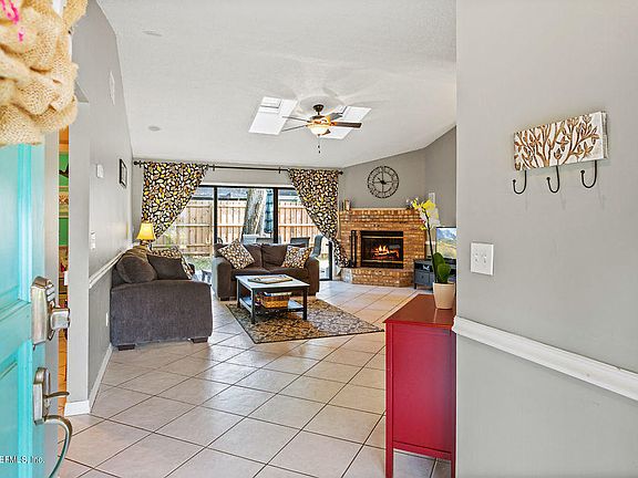 4th image of 11426 Beacon Dr N