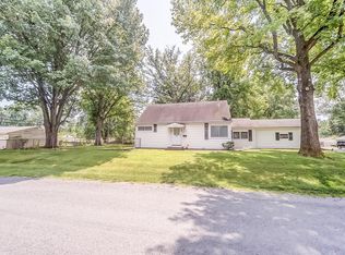 1724 Foster Dr, Belleville, IL 62226