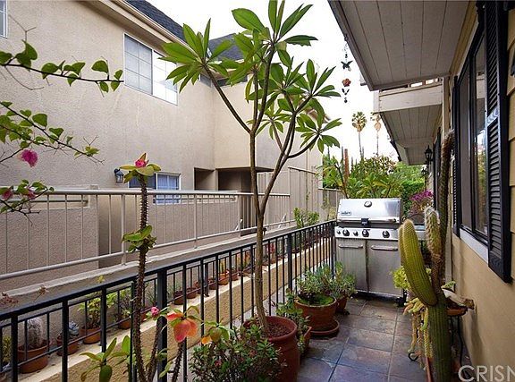 3rd image of 11473 Moorpark St Unit 4