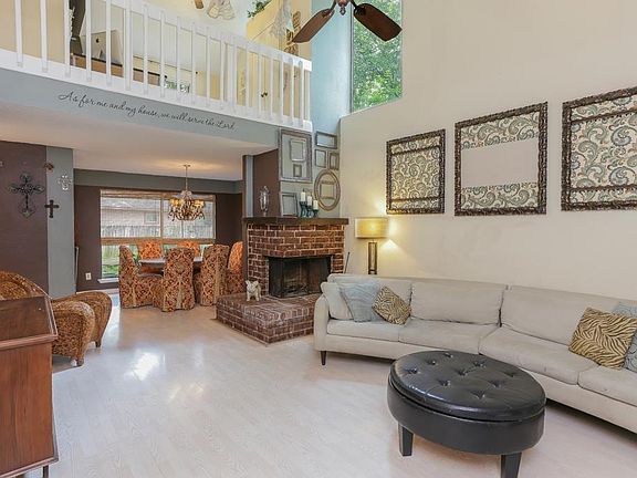2nd image of 29 S Rain Forest Ct