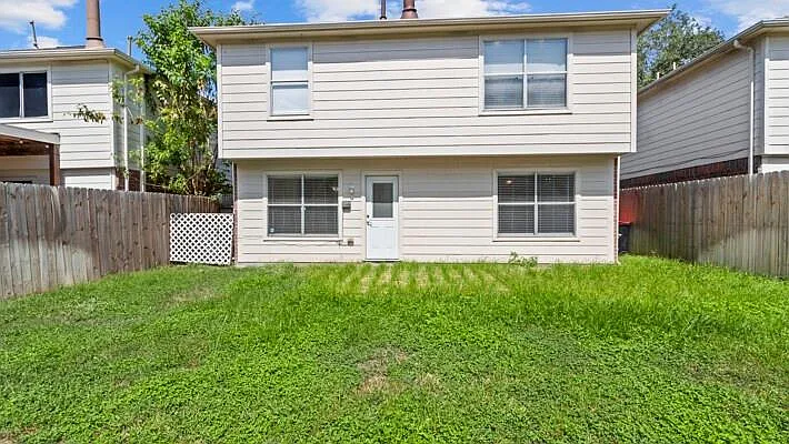 4 bed, 2.5 bath, 1696 sqft, $2,200 — Photo 4