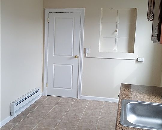 5th image of 286 Nagle St APT 4
