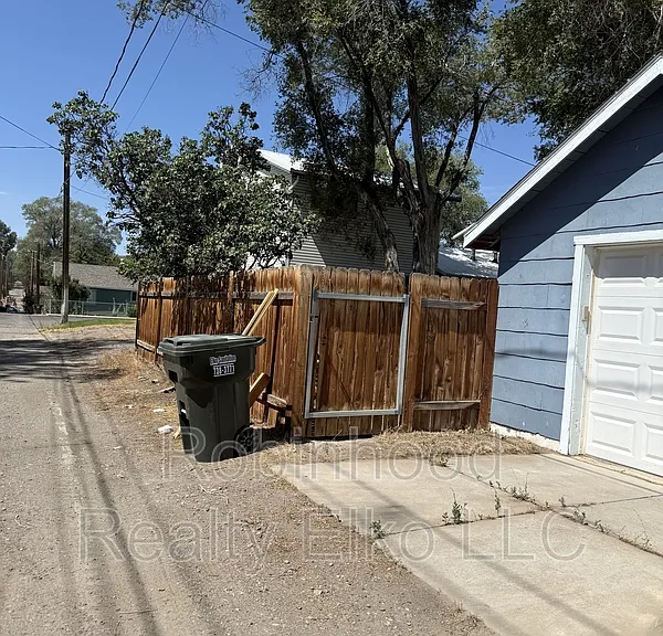 620 Maple St — Photo 24