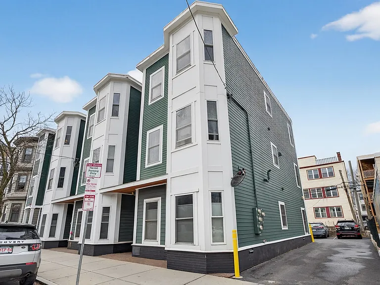 256 Bremen St — Photo 14