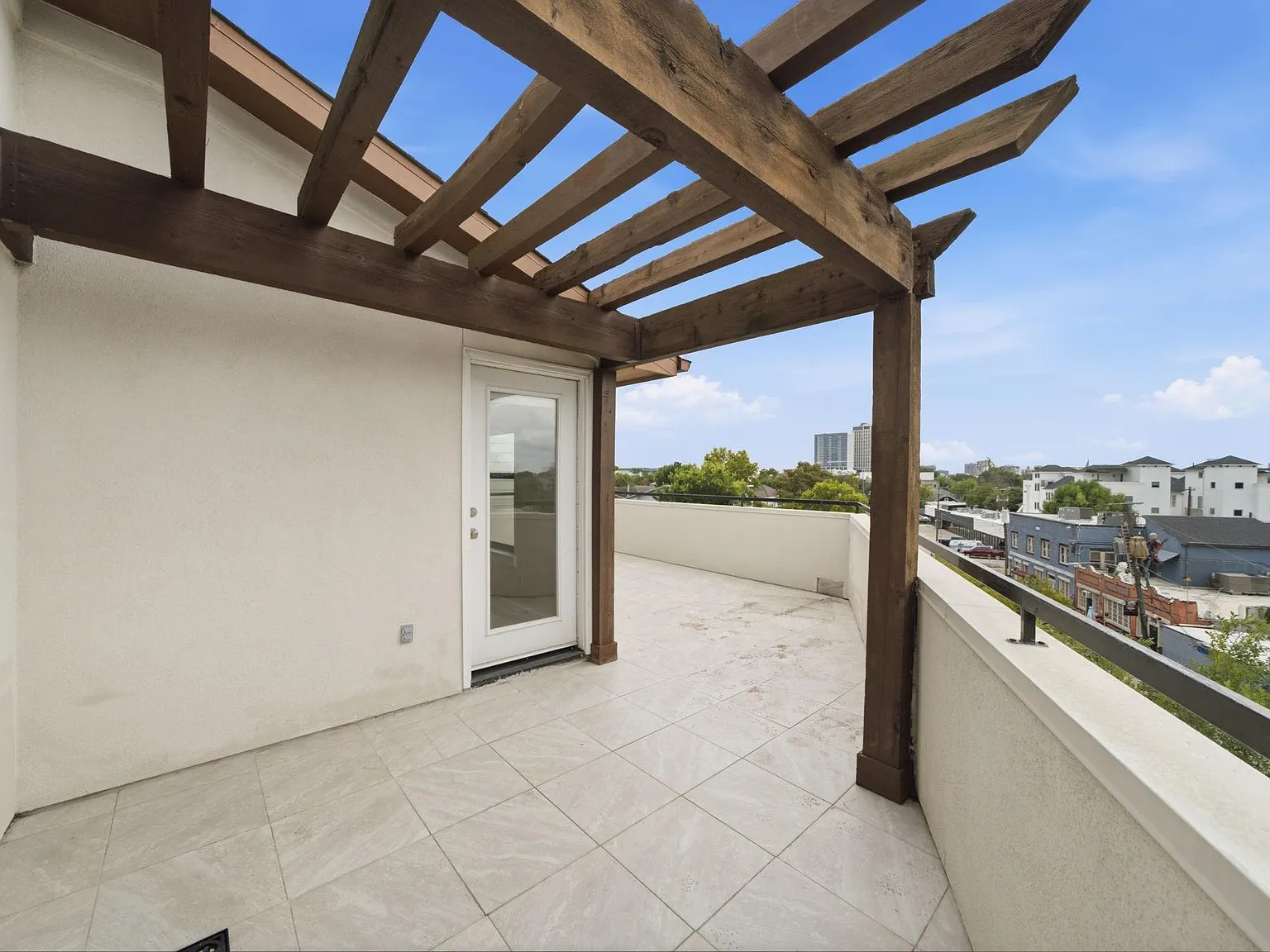 3 bed, 3.5 bath, 2479 sqft, $3,990 — Photo 2
