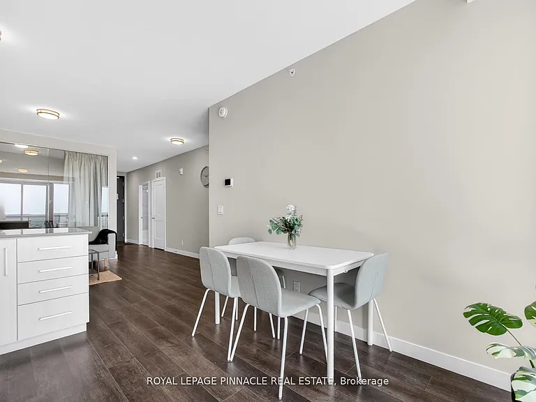 15 Queen St S #2303 — Photo 22