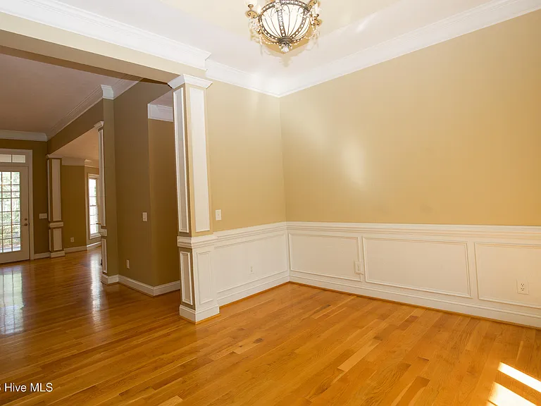 16 Montrose Ct — Photo 18