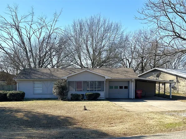 645 N Center St, Blossom, TX 75416