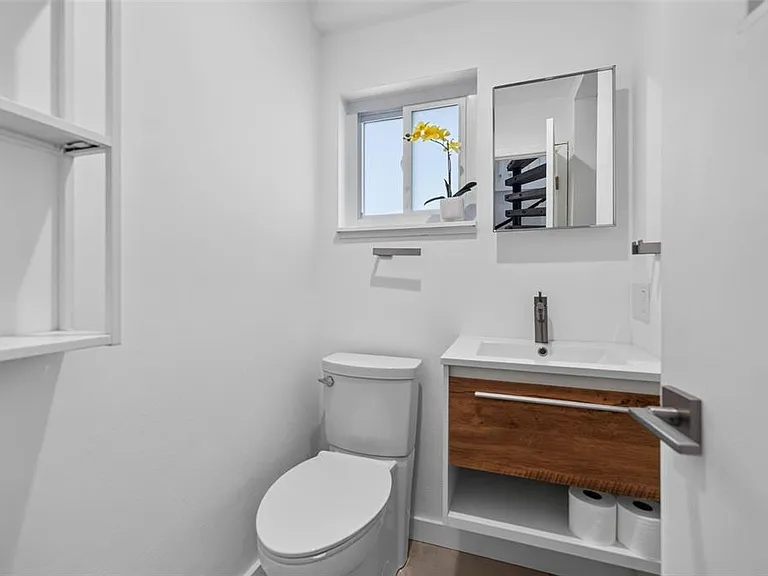 1300 Pleasant Way S — Photo 26