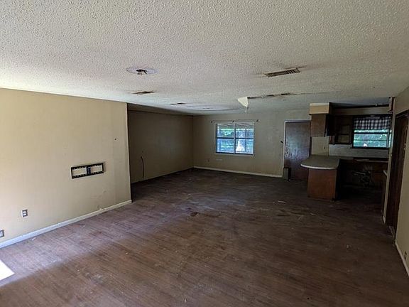 3rd image of 203 Rex Ave