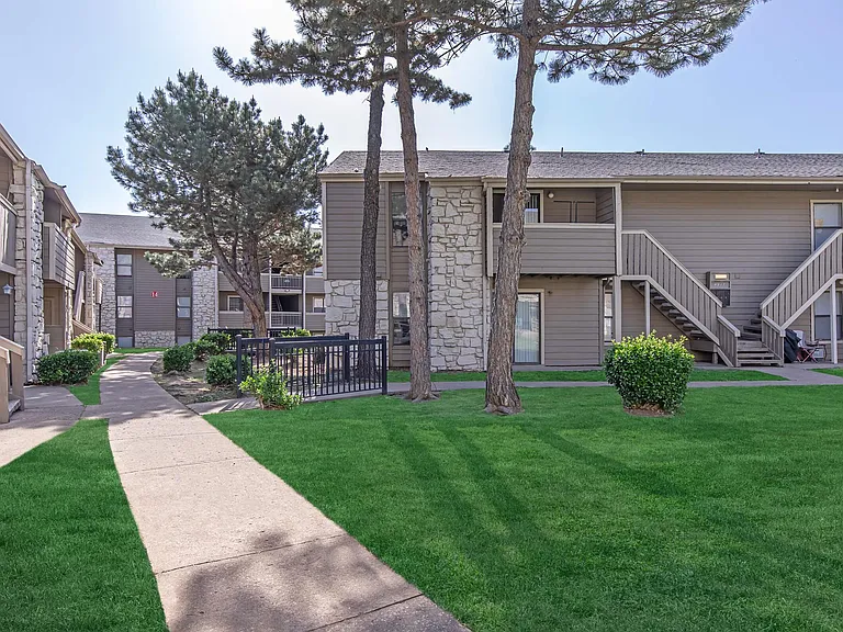 Cobblestone Apartments — Photo 17