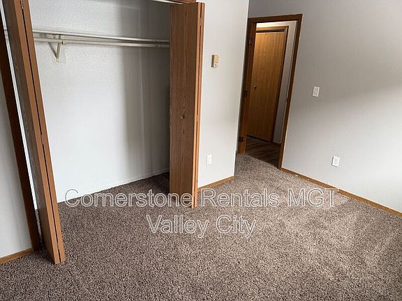5th image of 912 9th Ave SE