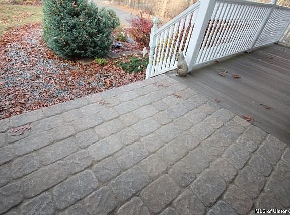 3rd image of 31 Whispering Oaks Dr
