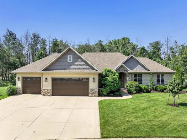 1241 Folkestone Dr, Green Bay, WI 54313