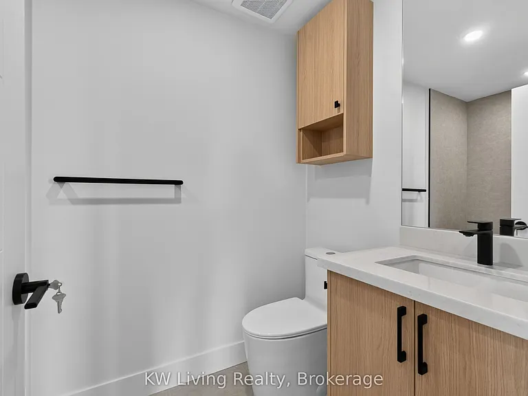96 Belgravia Ave — Photo 12