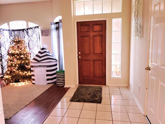3rd image of 10943 Thornwood Dr