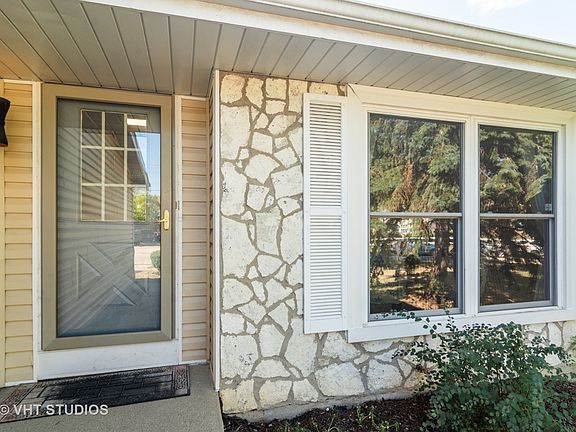 2nd image of 1569 Brookside Dr