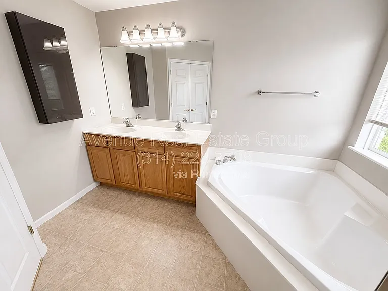 555 Fortress Ct — Photo 12