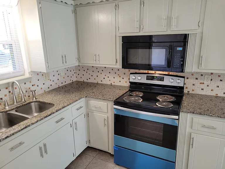 KITCHEN NEW STOVE IN 2022 - FRESH PAINT TOO.