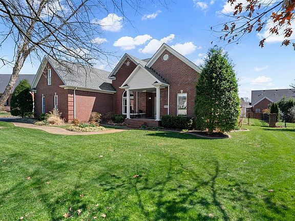 2nd image of 965 Threewood Cir
