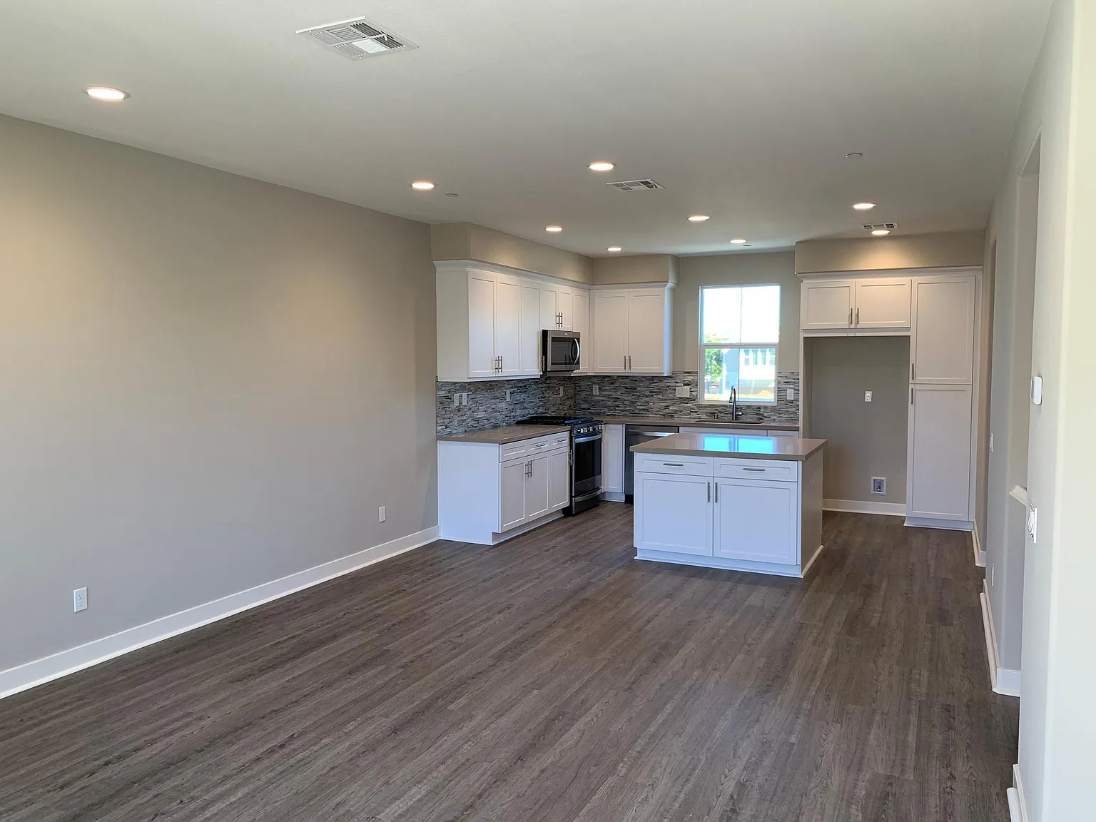 4331 Harbor Way — Photo 3
