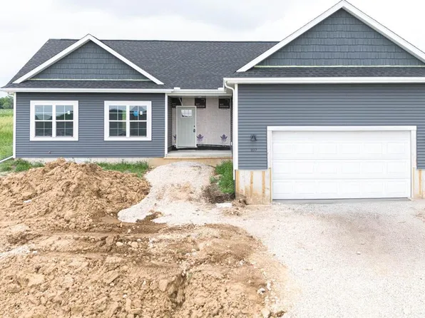 107 2nd St, Friesland, WI 53935