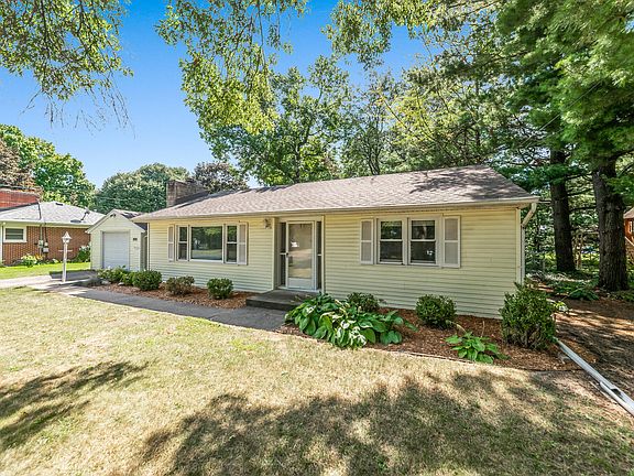 3rd image of 3931 Canterbury Ave