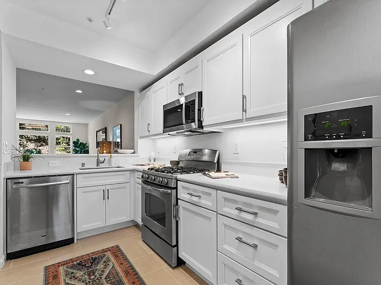 313 Crescent Ct — Photo 3