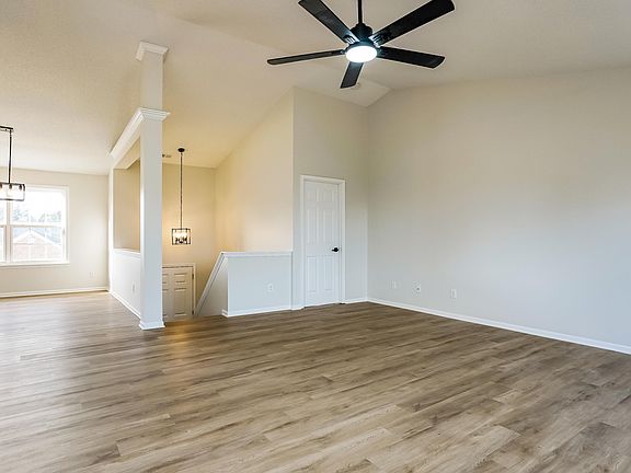 3rd image of 1926 Hickory Bark Dr