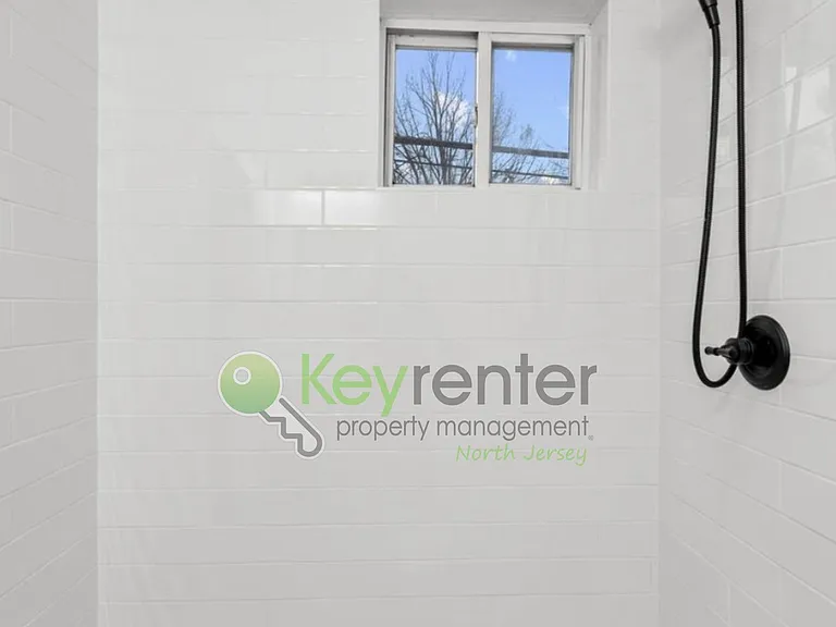 407 Park Ave — Photo 14