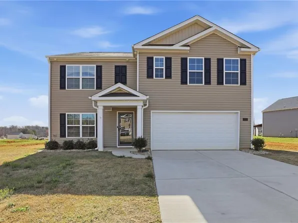 221 Culloden Dr, Mocksville, NC 27028