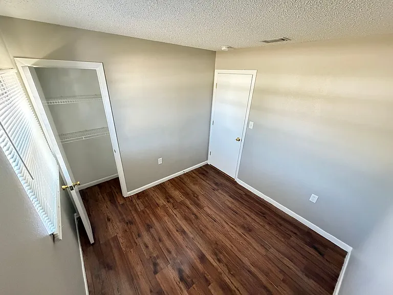 821 Moongate Ter — Photo 13
