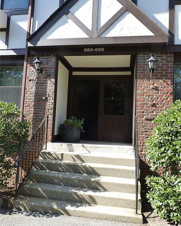 1st image of 686 Sierra Vista Ln
