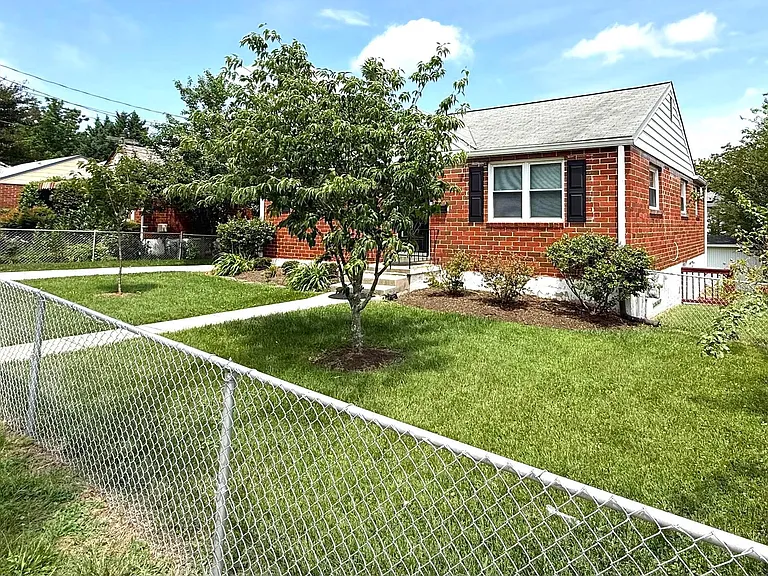 11005 Amherst Ave — Photo 3