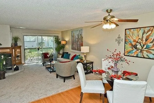 472 Lancaster Ln — Photo 2