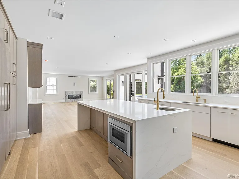 42 Mamaroneck Rd — Photo 16