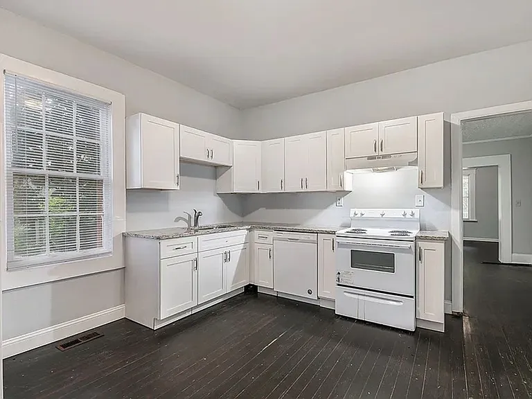 1460 Desoto Ave SW — Photo 6