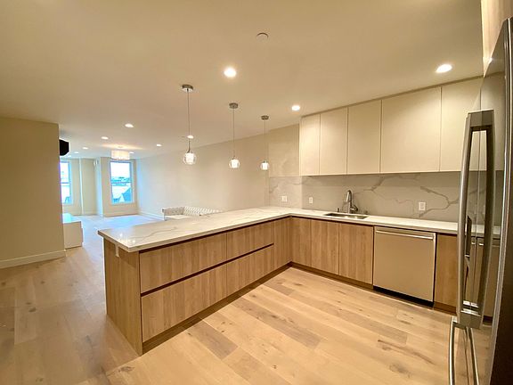 2nd image of 2224 Clement St Unit 110