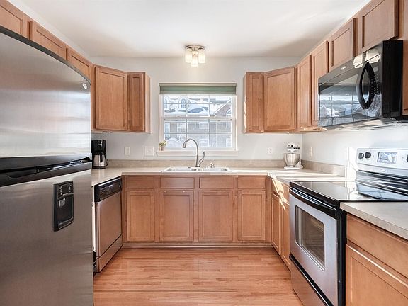 3rd image of 6306 Harlequin Ln