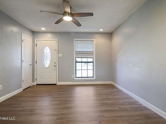 5th image of 15425 Woody Dr