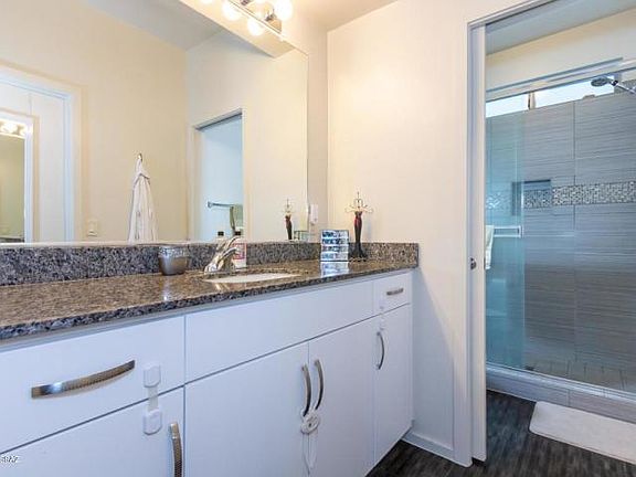 4th image of 933 E Park Modern Dr