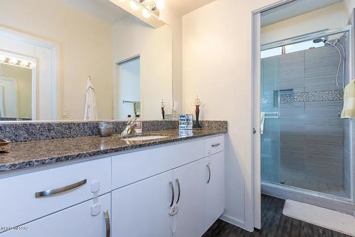 933 E Park Modern Dr — Photo 4