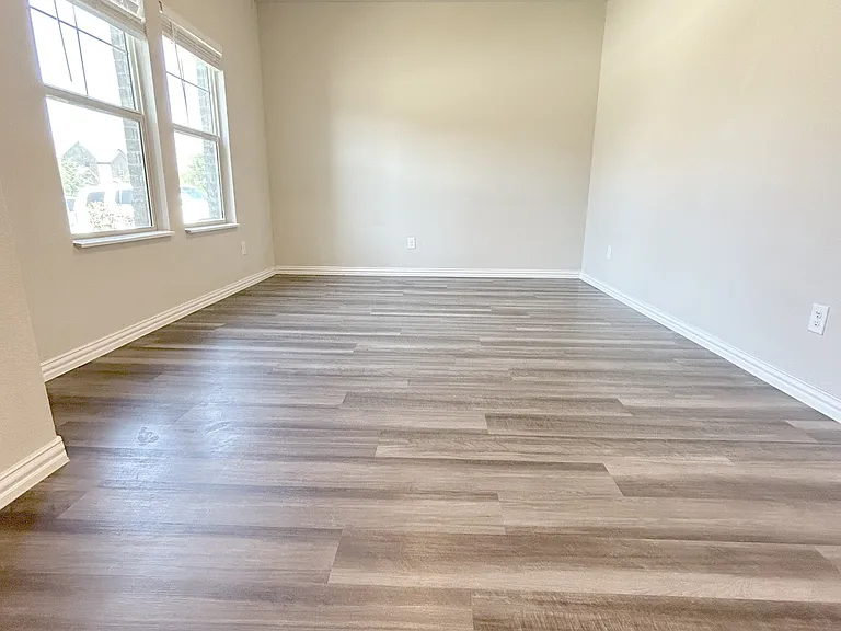 212 Stonebrook Trl — Photo 4