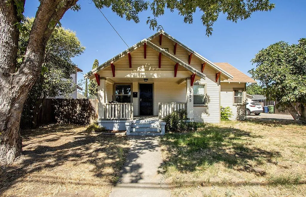 325 Grant St photo 1