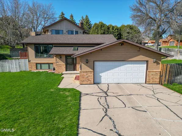 3064 Ontario Ln, Bismarck, ND 58503